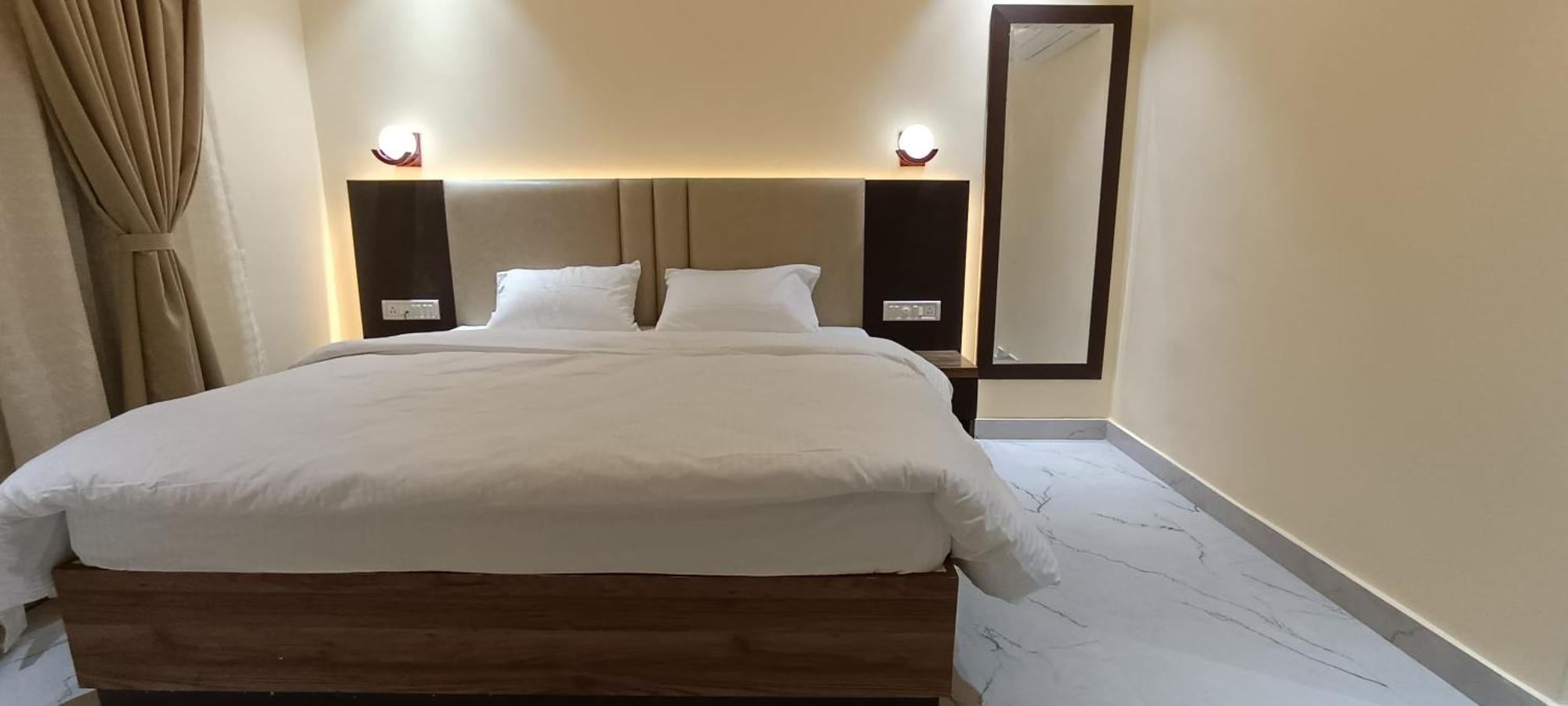 The Banaras Hotel Varanasi Exterior photo
