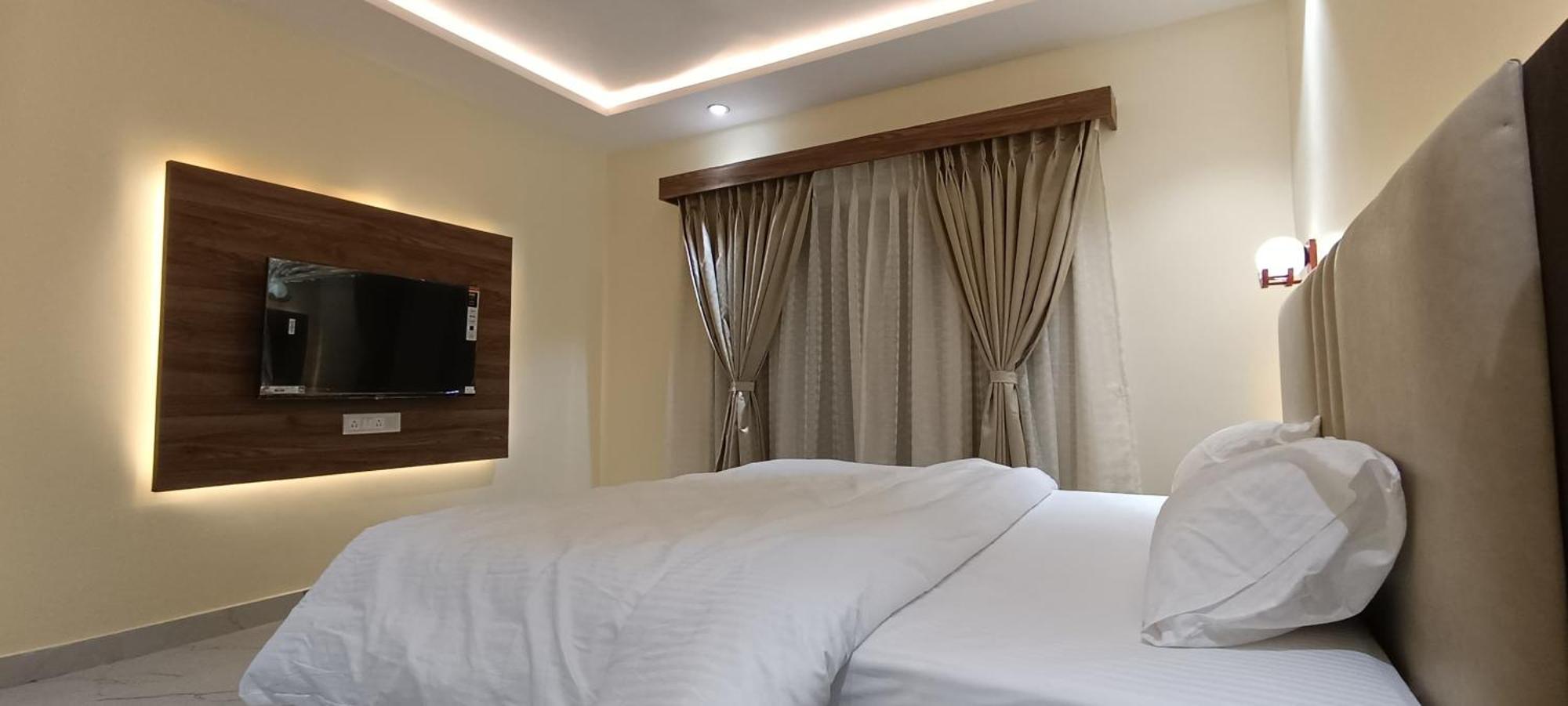 The Banaras Hotel Varanasi Exterior photo