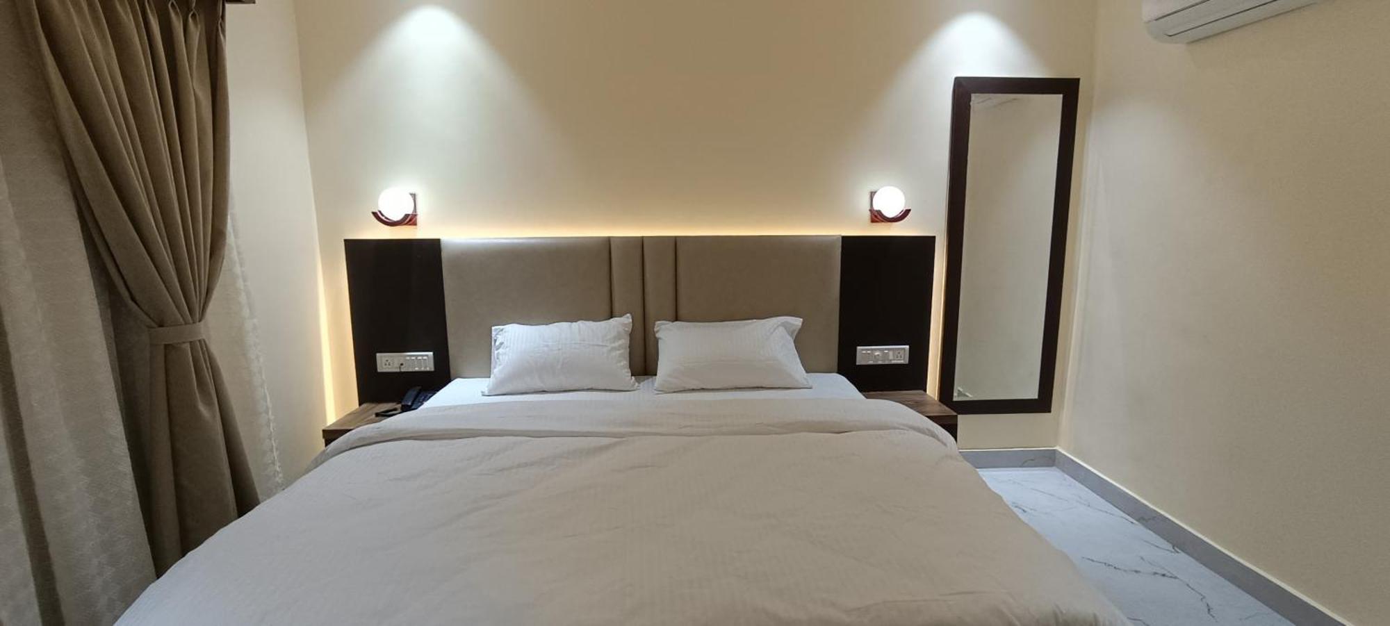 The Banaras Hotel Varanasi Exterior photo