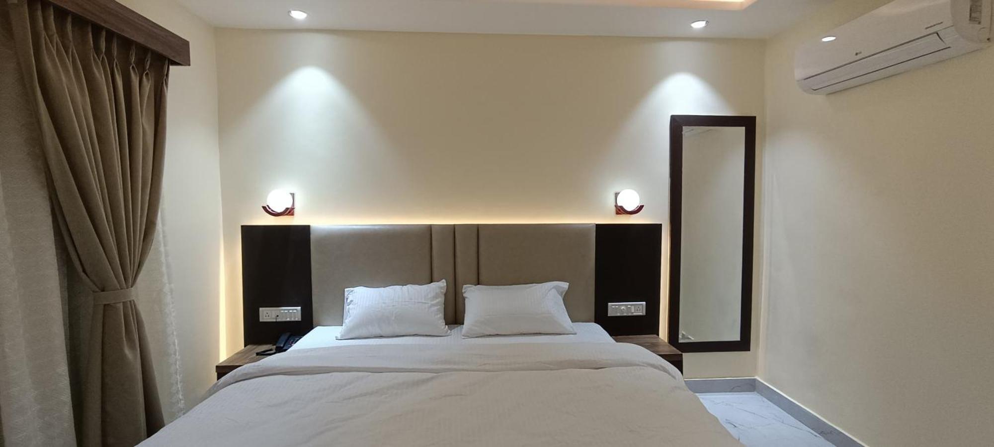 The Banaras Hotel Varanasi Exterior photo